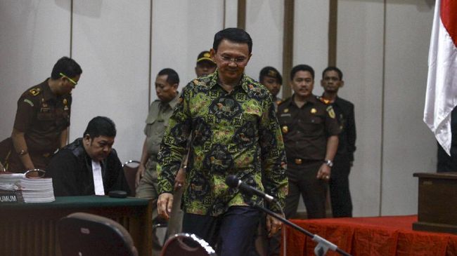 Ahok Mundur sebagai Gubernur Jakarta untuk Redam Gejolak