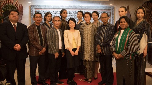 Pesona Tenun Tanimbar Maluku Tenggara Eksis di Ginza, Tokyo Pesona Tenun Tanimbar Maluku Tenggara Eksis di Ginza, Tokyo