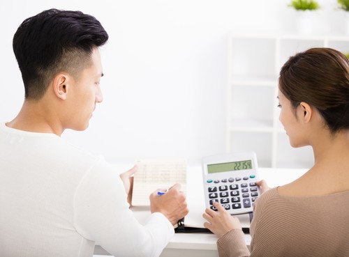 Tips Mendiskusikan Masalah Keuangan dengan Suami Tips Mendiskusikan Masalah Keuangan dengan Suami