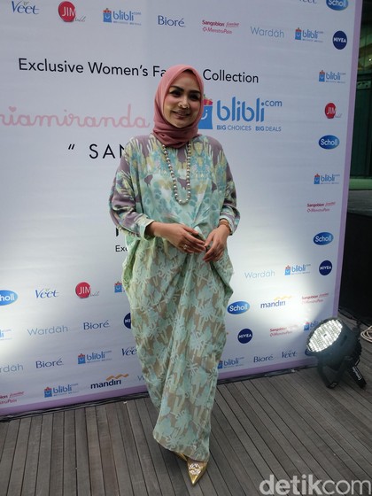 Foto: Koleksi Baju Hijab Terbaru Ria Miranda untuk Mudik dan Lebaran Foto: Koleksi Baju Hijab Terbaru Ria Miranda untuk Mudik dan Lebaran