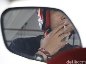 Masih Banyak Pengendara Merokok, Sadar Nggak Sih Bisa Bikin Orang Lain Celaka?