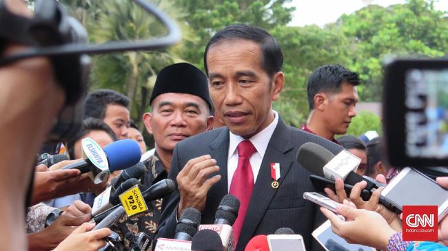 Makna di Balik Frasa 'Gebuk PKI' Jokowi