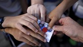 Meski demikian, banyak sekolah di luar negeri yang melarang penggunaan spinner karena dianggap mengganggu konsentrasi siswa. (REUTERS/Amir Cohen)