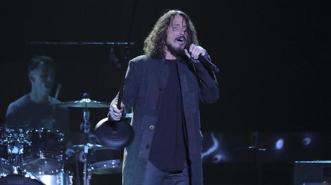 Album Baru Pearl Jam 'Tertunda' Karena Chris Cornell