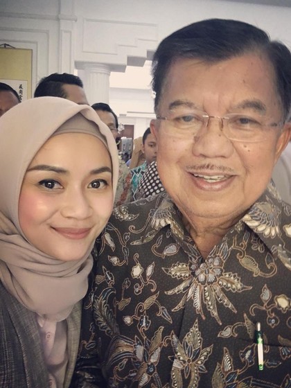 Foto: Gaya Hijab Simpel Chairani Jusuf Kalla Foto: Gaya Hijab Simpel Chairani Jusuf Kalla