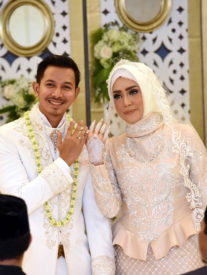 5 Artis Indonesia Ini Menikah dengan Mas Kawin Tak Sampai 