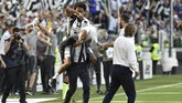 Tambahan tiga angka dari laga lawan Crotone membuat Juventus kini mengoleksi 88 poin, unggul empat angka atas AS Roma. Dengan sisa satu laga, Juventus dipastikan mengunci titel Serie A musim ini. (Reuters / Giorgio Perottino)