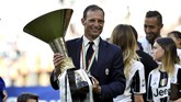 Max Allegri kembali membuktikan kualitasnya sebagai arsitek tim tak kalah dengan pendahulunya, Antonio Conte. Allegri berhasil membawa Juventus tampil konsisten di Serie A sepanjang musim. (Reuters / Giorgio Perottino)