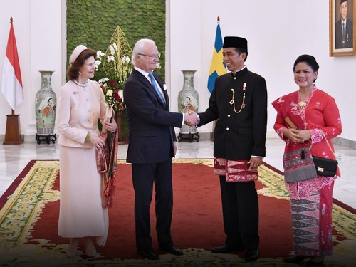 Foto Sambut Raja Swedia Jokowi Dan Iriana Kompak Pakai Batik Tumpal