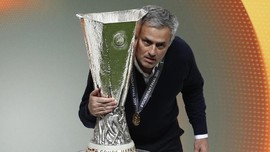 Gerrard Sebut Mourinho Manajer Terbaik Setelah Ferguson