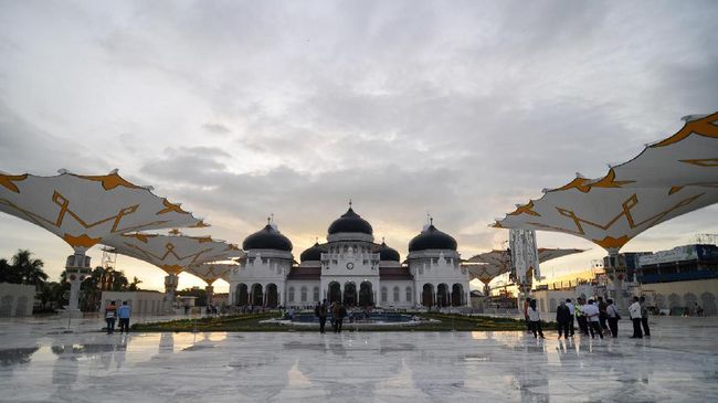 Rental Mobil  murah  terpercaya di banda  aceh 