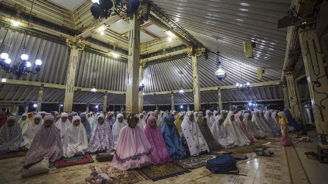 Tetap Gelar Salat Jumat, Masjid Gedhe Yogya Imbau Tak Salaman