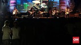 Musisi legendaris Indonesia mengisi hari ke-dua gelaran Bali Blues Festival 2017 di Nusa Dua, Sabtu (27/5) malam. (CNN Indonesia/Andry Novelino)