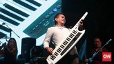 Lagu hits seperti Kau Datang dan Sekitar Kita dilantunkan, ditambah lagu baru, yang kemudian ditutup dengan Gemilang. (CNN Indonesia/Andry Novelino)