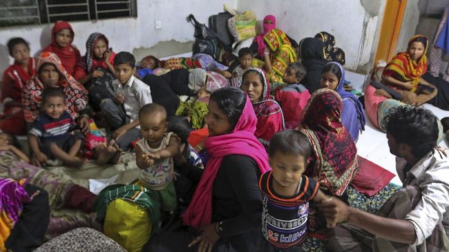 Badai Terjang Bangladesh, Ribuan Rumah Hancur