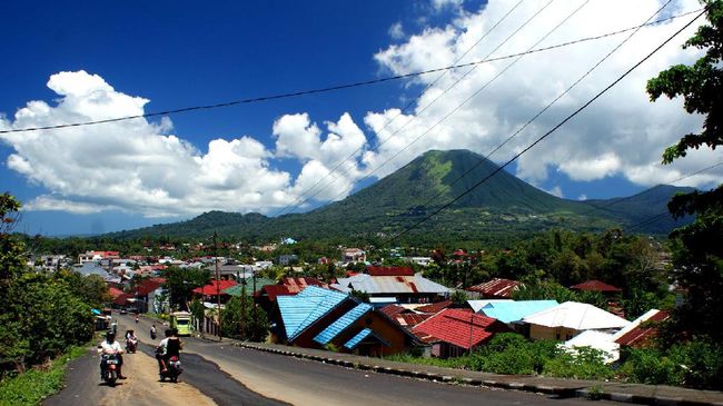 Indahnya Bunga Sampai Ekstremnya Daging Ular Di Tomohon