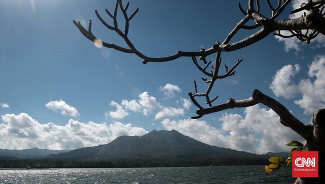 Mencari Foto Wisata Indonesia di 'Tumpukan Jerami'