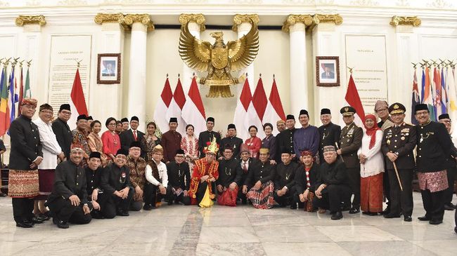 Hari Lahir Pancasila, Menteri Kompak Kenakan Pakaian Adat