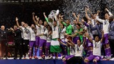 Real Madrid mempertahankan gelar Liga Champions setelah mengalahkan Juventus 4-1 di Cardiff, Wales, 3 Juni 2017. Madrid menjadi tim pertama dalam sejarah yang mampu mempertahankan gelar di era Liga Champions. (AFP PHOTO / JAVIER SORIANO)
