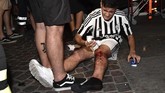 Polisi saat ini membentuk pos informasi bagi mereka yang kehilangan anggota keluarga atau kerabat mereka. Diketahui pula, dalam kejadian tersebut banyak anak terpisah dari orang tuanya. (REUTERS/Giorgio Perottino)