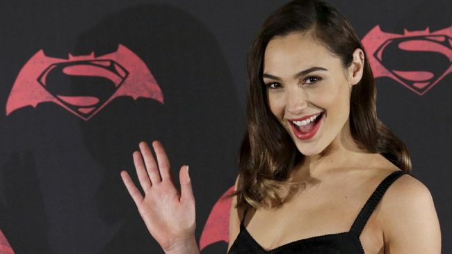 Gal Gadot dan Penelope Cruz Bakal Umumkan Piala Golden Globes