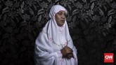 Di Pesantren Al-Fatah, Nur bersama waria lain belajar mengaji, mengkaji kedudukan waria di dalam Islam, memandang masa depan positif, serta mencari cara berdamai dan menerima diri sendiri sebagai waria. (CNN Indonesia/Hesti Rika)