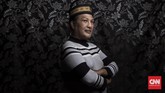 Amri (59) atau yang biasa dipanggil Yeti merupakan pengurus LSM Kebaya (Keluarga besar waria Yogyakarta) yang bergerak pada bidang penyuluhan penyakit AIDS. Sebelum bergabung di LSM, Yeti pernah hidup di jalanan sebagai PSK, tapi kemudian memilih mendekatkan diri dengan Tuhan seiring bertambahnya usia. (CNN Indonesia/Hesti Rika)