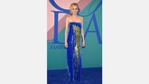 Aktris Diane Kruger hadir dalam balutan busana biru Monse dengan sedikit aksen di bagian depan yang membuatnya masuk dalam kategori busana terbaik. (Dimitrios Kambouris/Getty Images/AFP)