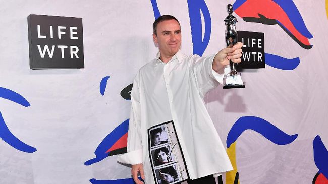 Raf Simons Hengkang dari Calvin Klein