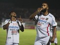 Peri Sandria Tunggu Comvalius Pecahkan Rekor Gol Miliknya