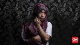Di Pesantren Al-Fatah, Wisnu tergabung bersama 19 santri waria lainnya. Mereka berbeda-beda ketika beribadah, ada yang mengenakan mukena dan ada yang memilih sarung ketika salat. Semua tergantung pada kenyamanan masing-masing. (CNN Indonesia/Hesti Rika)