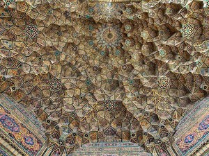 Muqarnas, Keajaiban Arsitektur Iran yang Bikin Bangunan Terasa dari Dunia Lain