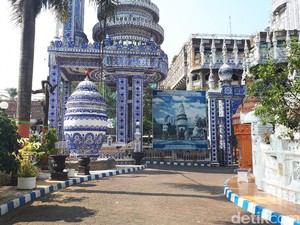 Megahnya Masjid Tiban Malang yang Konon Dibangun dalam Sehari