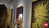 Yayoi Kusama, seniman asal Jepang menggelar pameran di National Gallery Singapore. Pameran yang digelar 9 Juni hingga 3 September mendatang itu merupakan pameran besar pertamanya di Asia Tenggara.