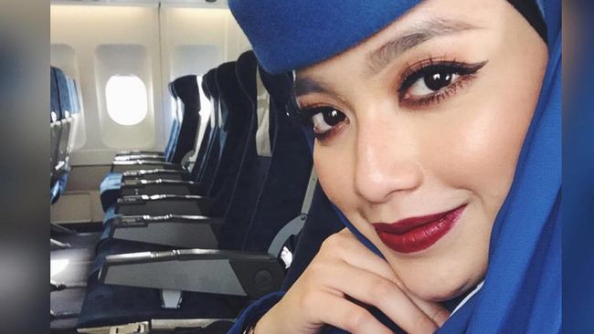 Foto: Radiah Sarip, Pramugari Cantik Berhijab dari Saudia 