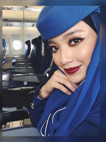 Foto: Radiah Sarip, Pramugari Cantik Berhijab dari Saudia 