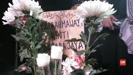 Sahabat dan Ratusan Warga Antarkan Julia Perez ke Pusara