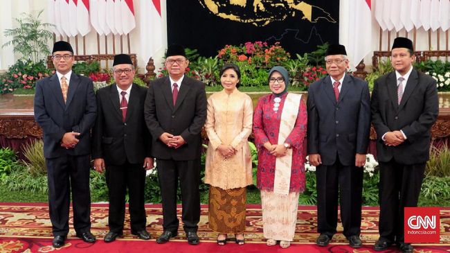 Jokowi Lantik Anggota Dewan Kehormatan Penyelenggara Pemilu