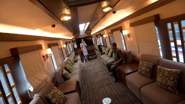 Liburan ke Surabaya Juga Bisa Naik Kereta Pariwisata