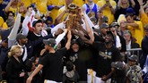 Golden State Warriors merebut gelar NBA 2017 pada 12 Juni setelah mengalahkan Cleveland Cavaliers 4-1. Untuk kali ketiga beruntun Warriors dan Cavaliers bertemu di final NBA. (REUTERS/Kyle Terada-USA TODAY Sports)