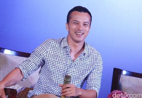 Ini Aktor Indonesia yang Punya Wajah Maskulin dan Ideal 