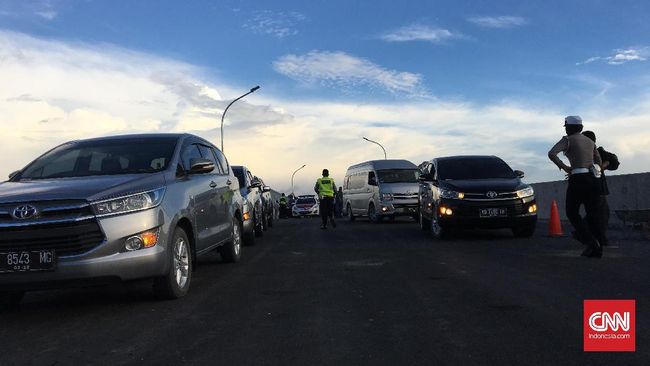 Tak Ada Beda Perhatian Mobil Mewah Saat Mudik