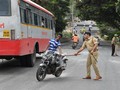 Tidak Pakai Sabuk Pengaman, Pengendara Motor Ini Ditilang