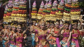 Gubernur Bali Anugerahi Seniman Penghargaan 'Pengabdi Seni'