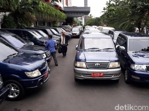 Pemkot Surabaya Larang ASN Pakai Mobil Dinas untuk Mudik