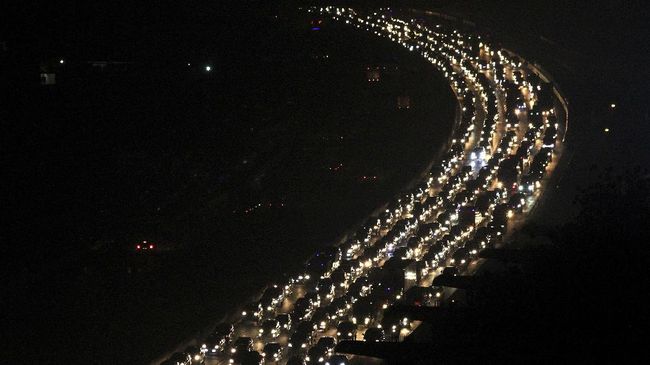 Jalur Tol Menuju Jakarta 'Diserang' 506.000 Kendaraan