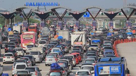 Mobil Masuk Parit, Lalu Lintas di Tol Cipali Sempat Tersendat