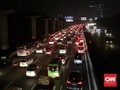 Banyak Pemudik Istirahat, Ruas Tol Jakarta-Cikampek Padat