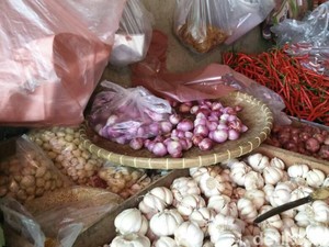 Harga Sembako Jogja Hari Ini 24 April 2025: Bawang Merah-Putih Kompak Turun!