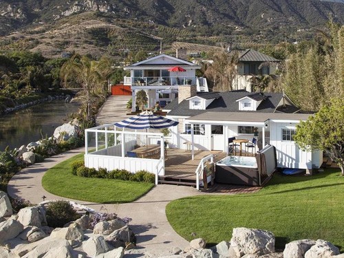 Foto: Mengintip Isi Rumah Pantai Ashton Kutcher Senilai Rp 130 M Foto: Mengintip Isi Rumah Pantai Ashton Kutcher Senilai Rp 130 M